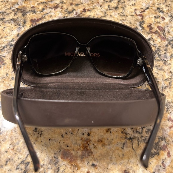 Michael Kors Black Gradient Sunglasses Grayson Design - Picture 5 of 7